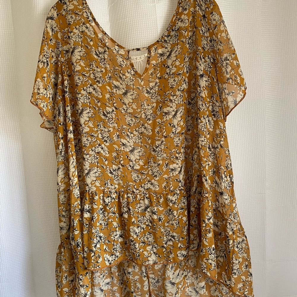 Mustard floral hi-lo top with ruffled bottom.